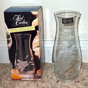 Lord Carlton Fine Crystal "Silhouette." 7" hand-cut crystal vase. Floral pattern